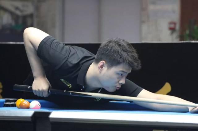 观众们无不 观众们无不